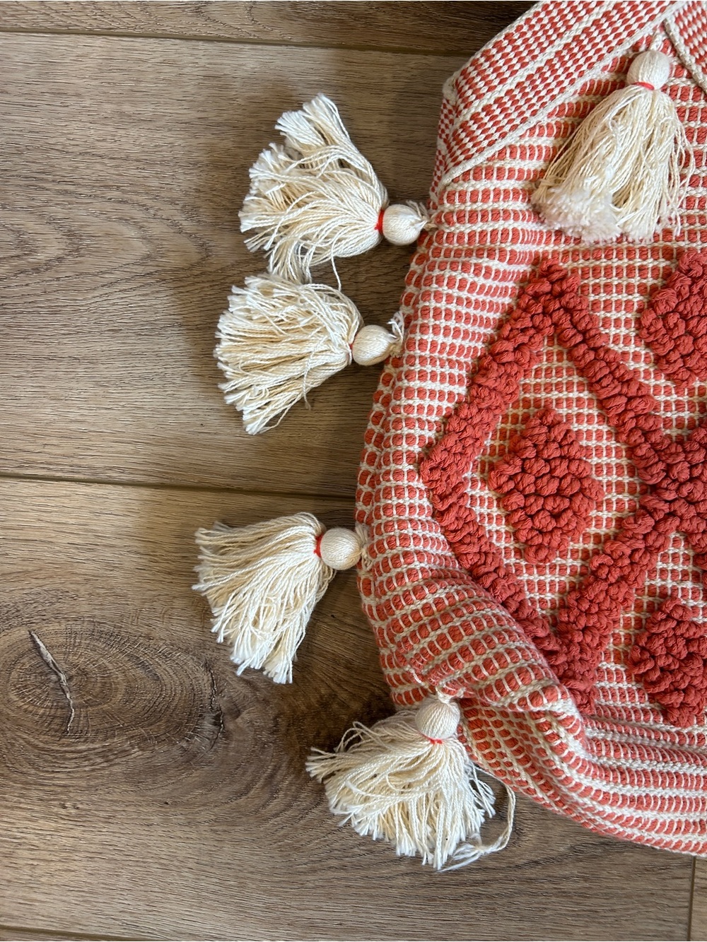 Twig & Arrow Handwoven coral & Cream Tassel Tote boho Bag - Picture 3 of 6
